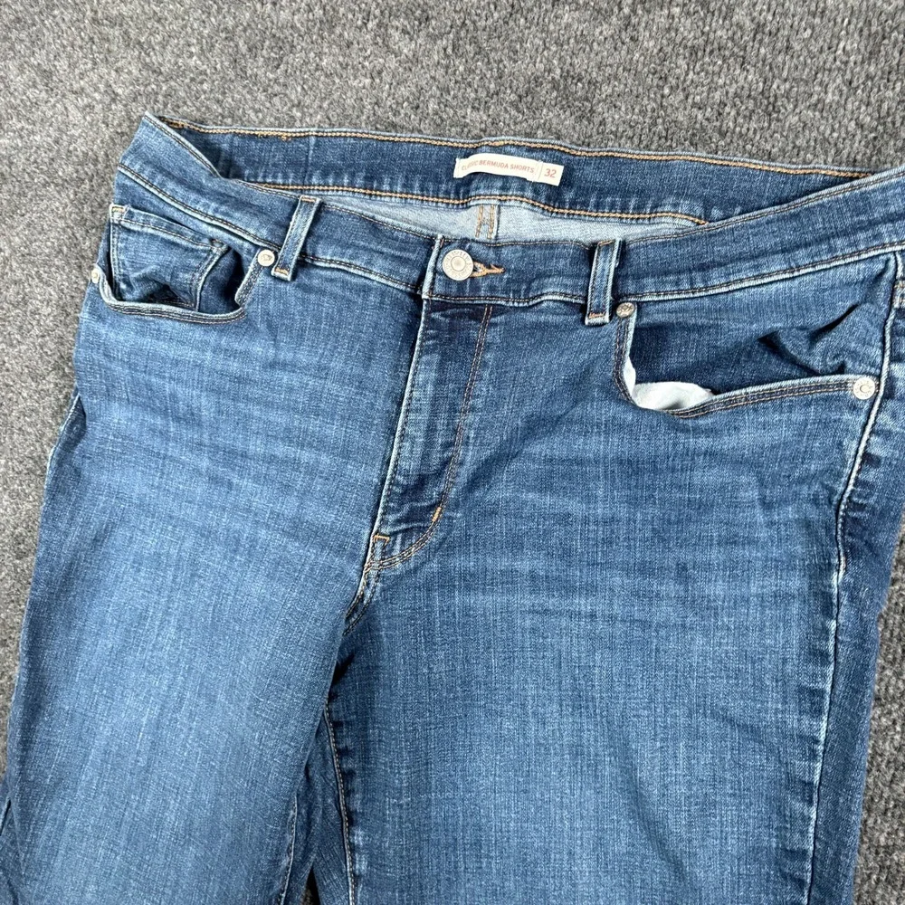 Levi's Bermuda Shorts Womens‎ 32 Blue Denim Cotton Stretch Classic Fit 5 Pockets